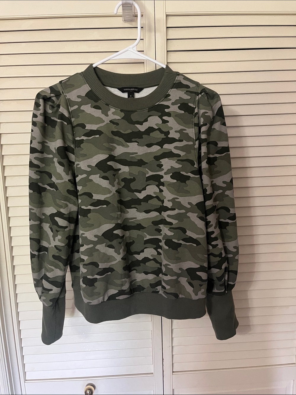 Olive Camo Crewneck Sweatshirt - women’s Casual  Pullover
